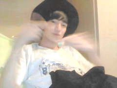 Cute boy cumming. Novinho gozando